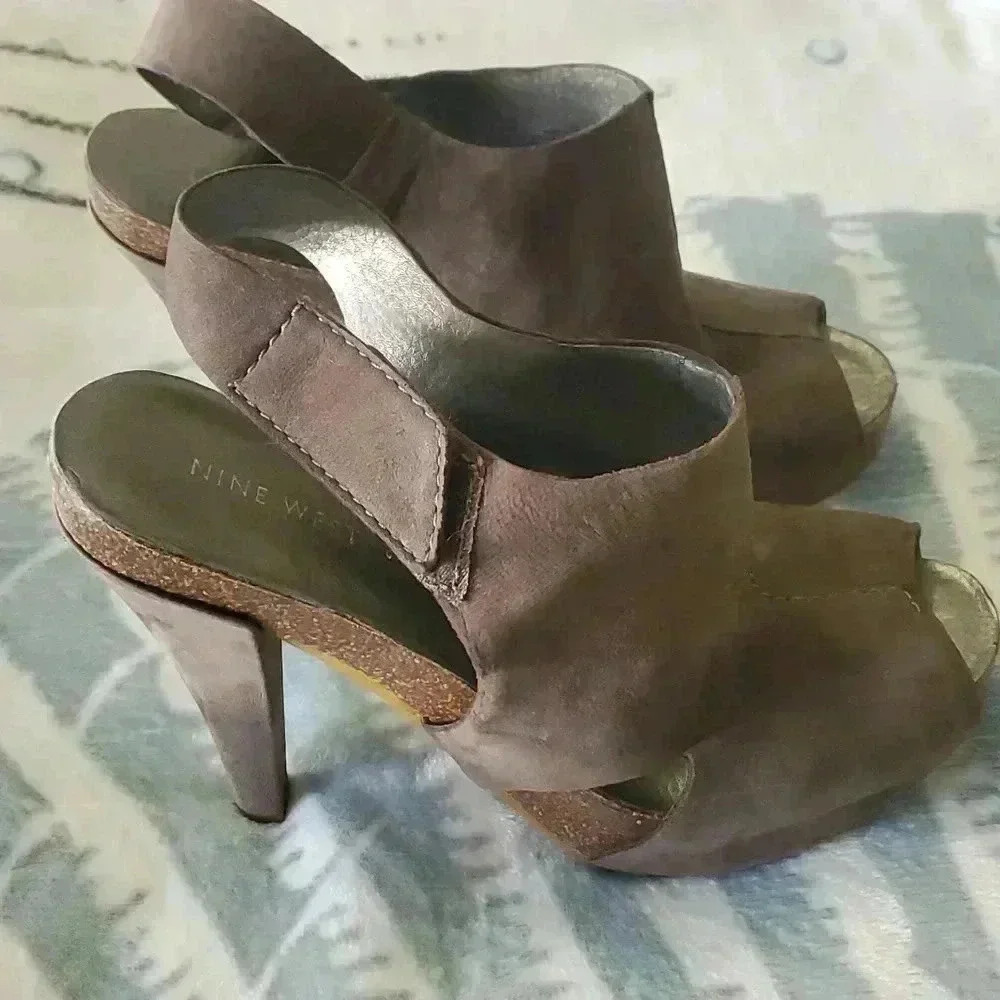 Heels by Nine West. Sz 8. - Picture 2 of 6